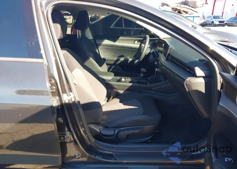 2025 Kia K5 Lxs из США, поврежденный, VIN KNAG24J79S5364920